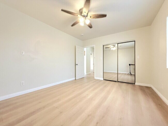 Building Photo - 1325 W 58th St