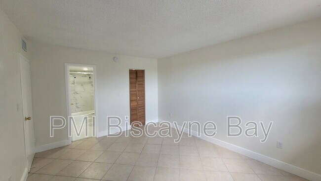 Building Photo - 1800 NW 24th Ave