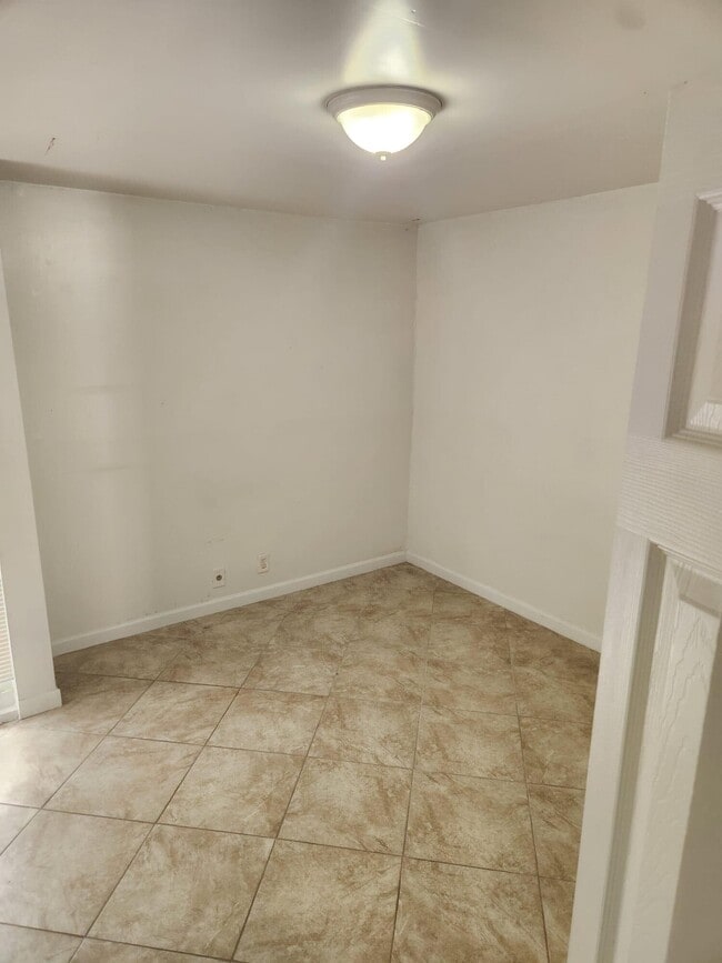 Building Photo - 834 NW 82nd Ave