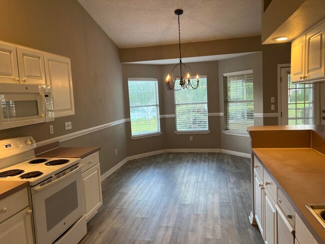 Building Photo - 195 S Shore Dr