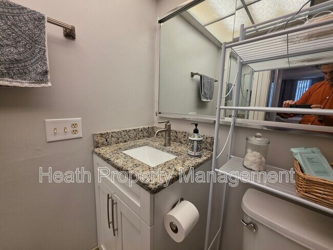 Building Photo - 1012 Pearce Dr