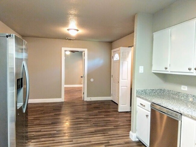 Building Photo - *COMING SOON* Charming 3BR/2BA Home with Covered Porch & Stainless Steel Appliances!