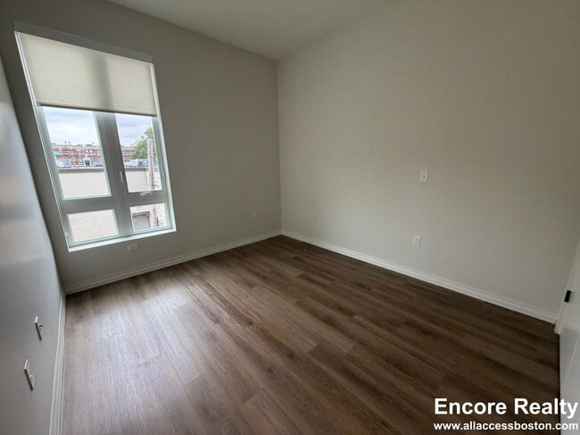 Building Photo - 5 Washington St