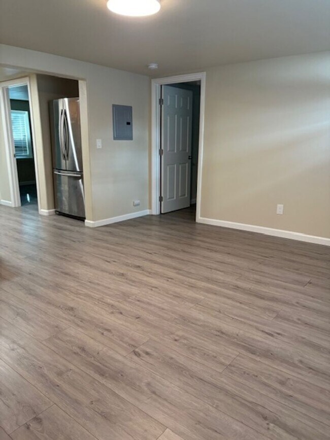 Building Photo - 189 College Way