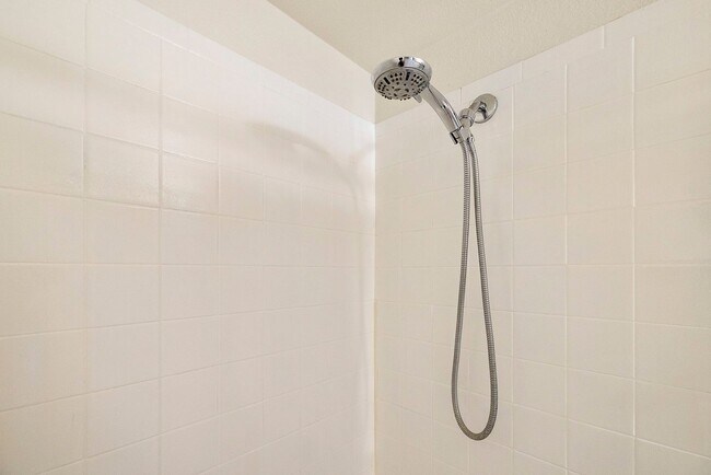 Building Photo - Moon Valley Townhouse at 7th and T-Bird!