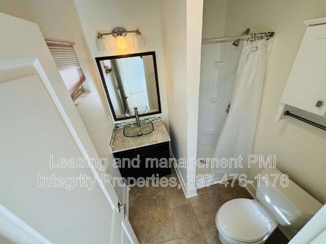 Building Photo - 113 Bayou St