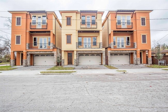 Primary Photo - 1516 Amundsen St