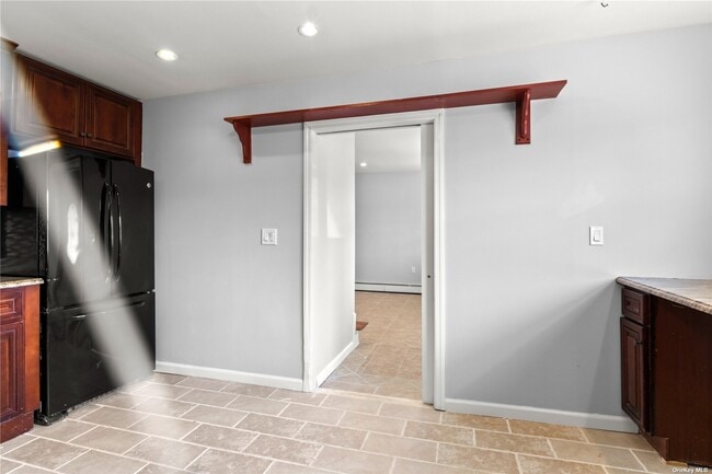 Building Photo - 675 S Long Beach Ave