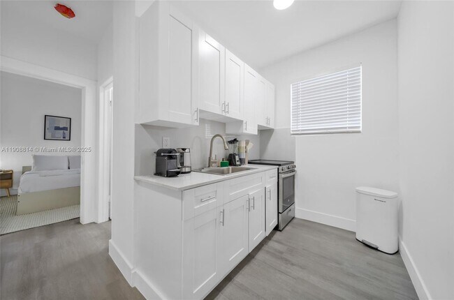 Building Photo - 1029 SW 5th St