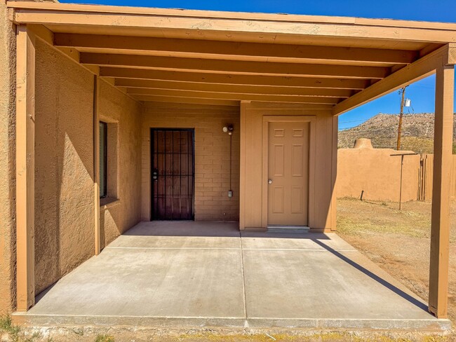 Building Photo - "Charming 2-Bed Oasis in Tucson's Heart – ...