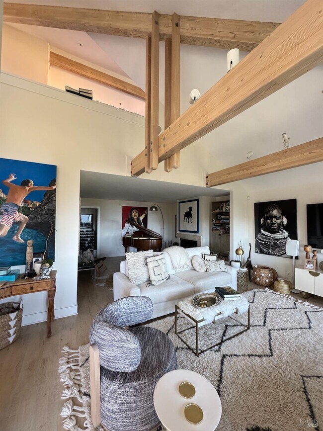 Building Photo - 67 Via Los Altos