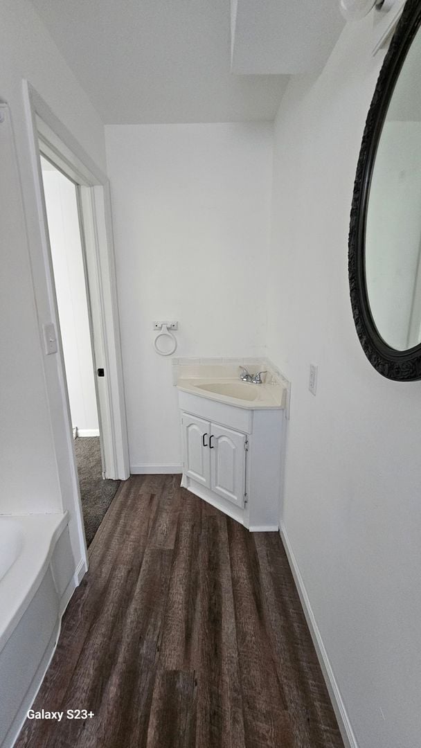 Building Photo - Spacious 4 Bedroom