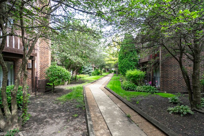 Building Photo - 1305 Turtle Creek Cir