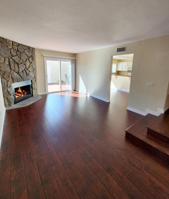 Building Photo - Bright & Beautiful Home Nestled Near Nature and Conveniences