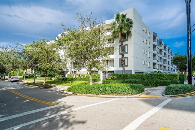 Building Photo - 1401 Bay Rd