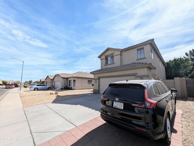 Building Photo - 8861 W Paradise Dr