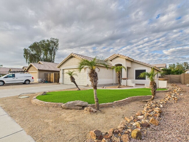 Building Photo - Charming Butler Place Home with a Swimming Pool