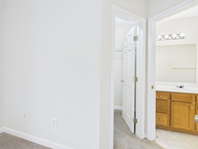 Building Photo - 5313 Golf Villa Ln