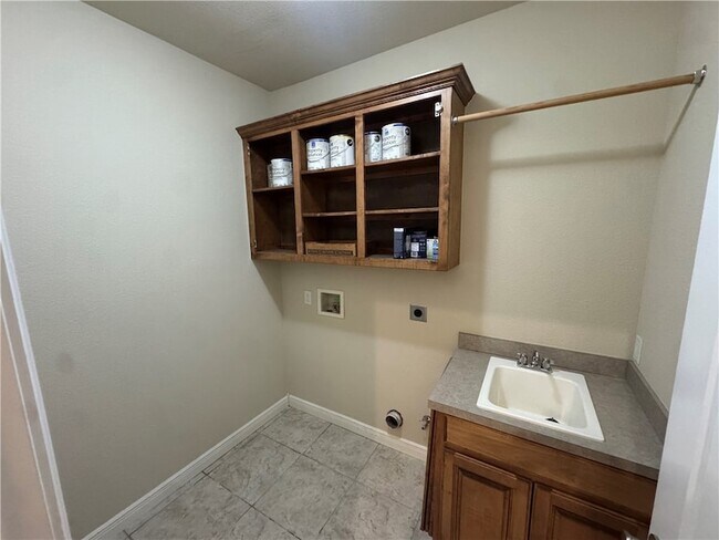 Building Photo - 407 Lyndal Ln