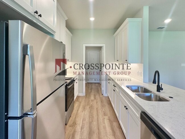 Building Photo - 2408 Henshaw Crk Dr