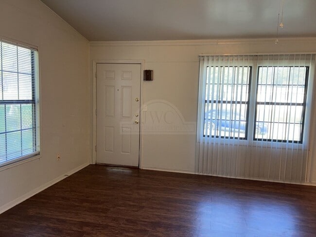 Building Photo - ***Two-Weeks Free Rent***916 Evergreen, Ki...