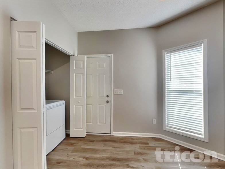 Building Photo - 114 Arbor Chase Pkwy