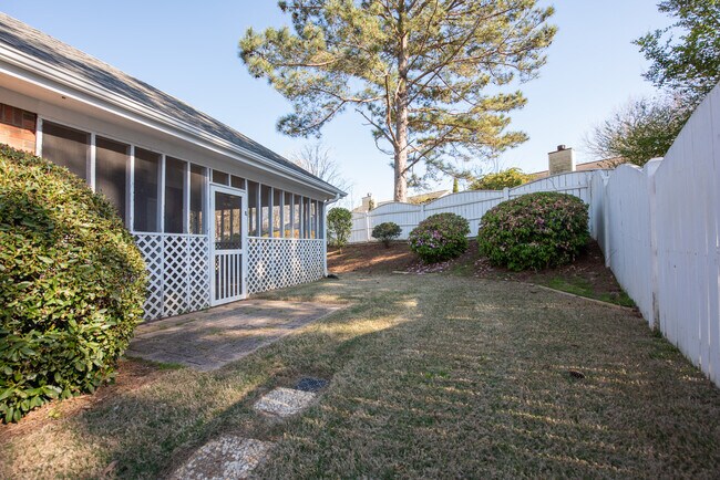 Building Photo - 1605 Over Cup Cir