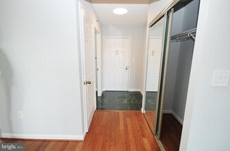 Building Photo - 2151 Jamieson Ave