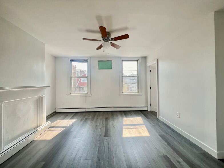 Building Photo - 13 E 17th St