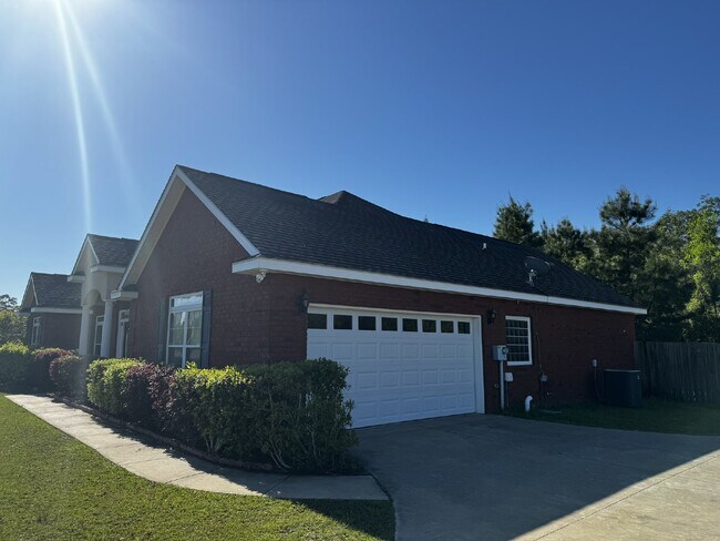 Building Photo - House for Rent