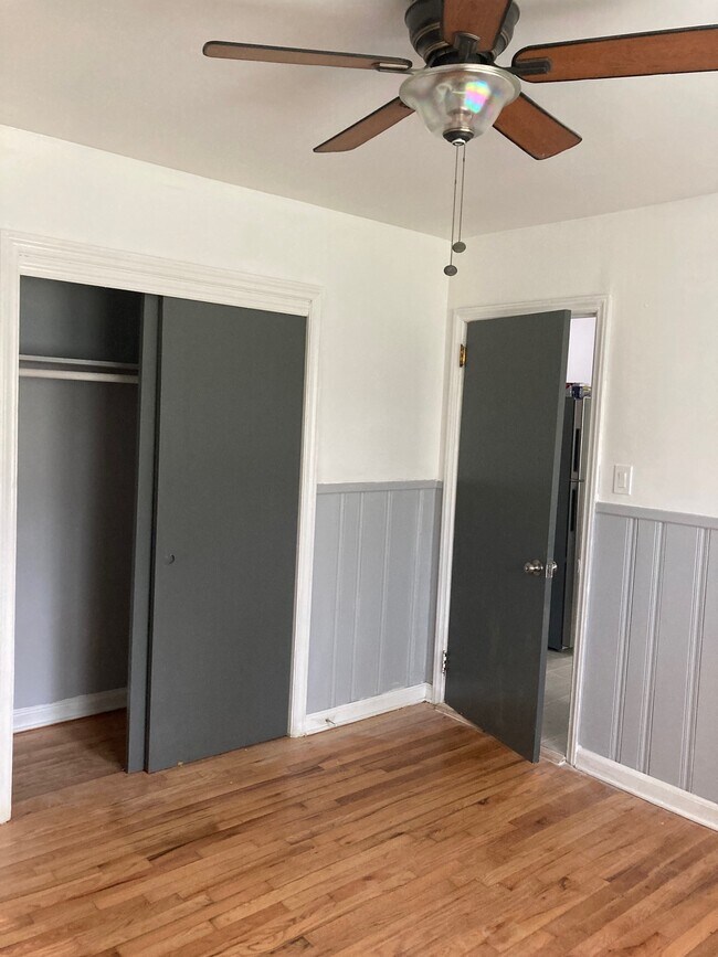 Building Photo - 1089 Longshore Dr