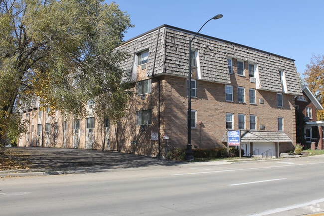 Building Photo - Somerset Apartments
