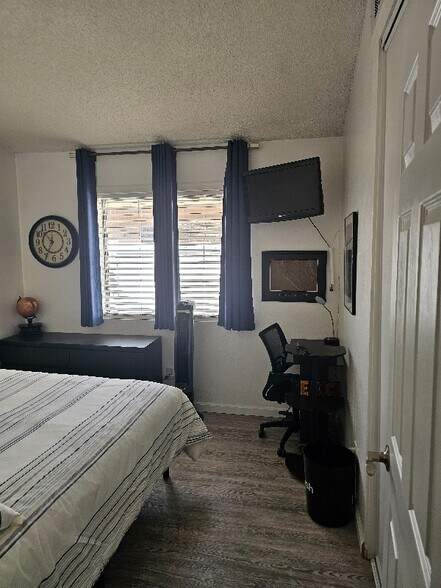 Building Photo - 12143 Galaxy St