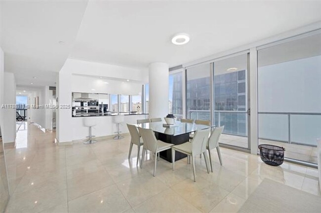Building Photo - 17121 Collins Ave
