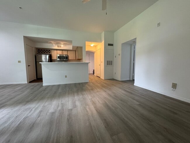 Building Photo - 2 Bed, 2 Bath Condo | 3rd Floor Unit in Be...