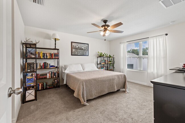 Building Photo - Contemporary Home in Briarwood