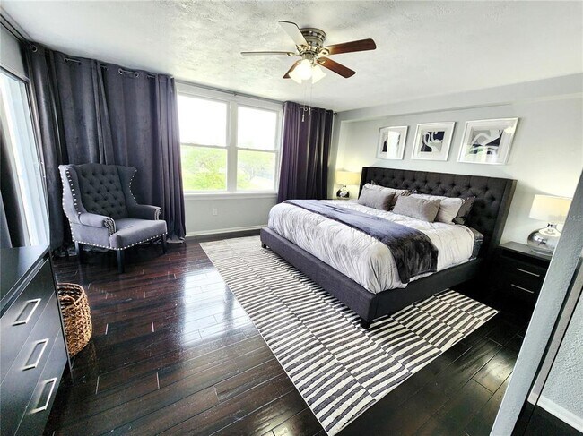 Building Photo - 4651 1st St NE