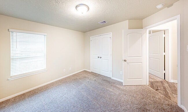 Building Photo - 3032 Stonebriar Ct