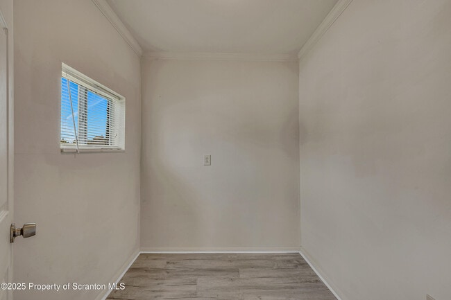 Building Photo - 367 N Bromley Ave
