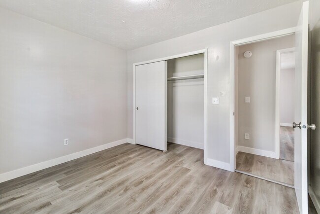 Building Photo - 8487 McKenzie Ln