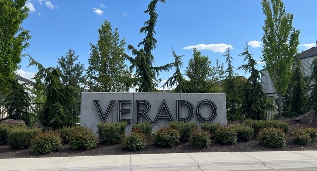 Building Photo - Beautiful 4 bed 2.5 bath Blackrock home in the Verado Subd just off N Locust Grove and Ustick Rd