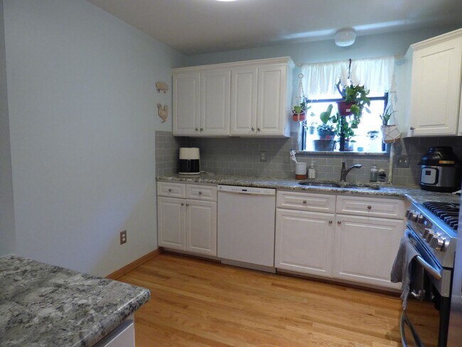 Building Photo - Great Home in a Quiet Neighborhood