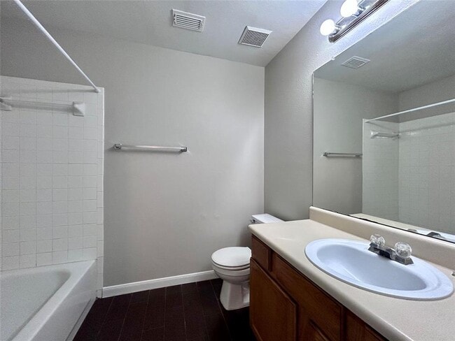 Building Photo - 2707 Westhampton Ct