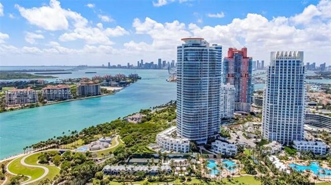 Building Photo - 100 South Pointe Dr