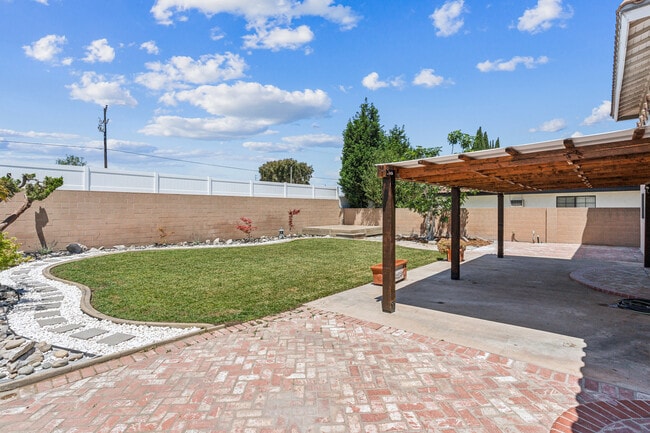 Building Photo - 17135 Buttonwood St