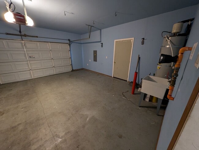 Building Photo - Corner lot 3 bed, 2.5 bath DuPont home!