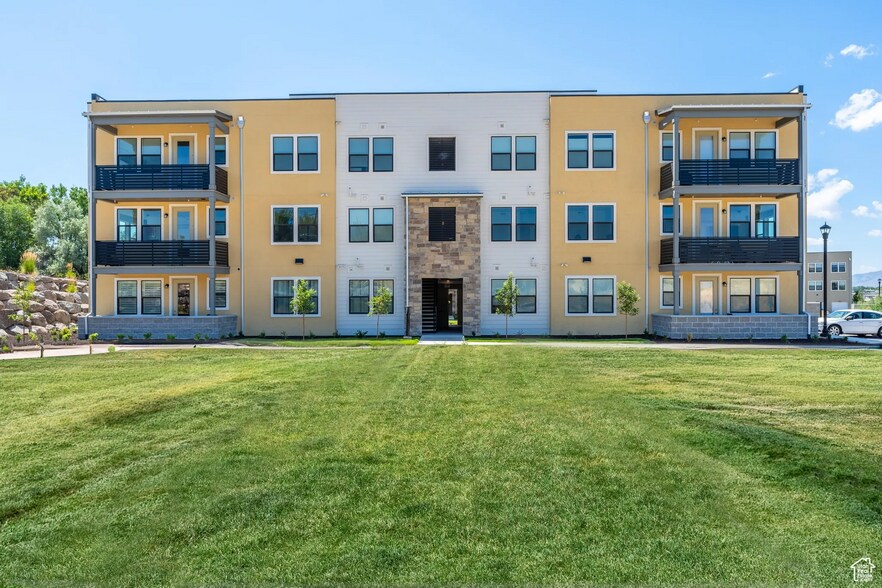 Outside view - 8395 S Iris Lumi Ln