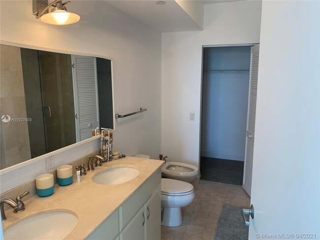 Building Photo - 6365 Collins Ave