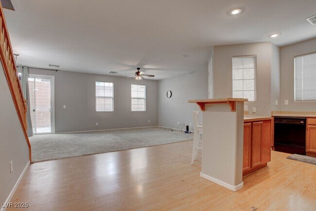 Building Photo - 27 Hudson Canyon St