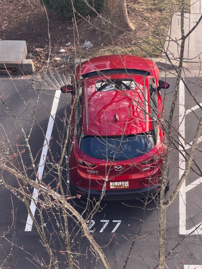 Building Photo - Top Floor 2+2, Walk up, no one above you, 1 res parking space